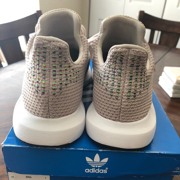 Adidas Swift Run - Women’s Size 8 - Picture 4 of 6